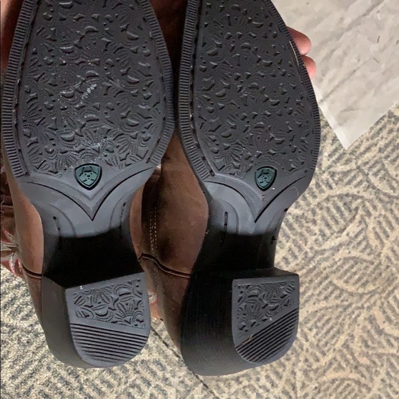 Ariat Square toe boots - Picture 3 of 6